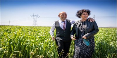 SOYER ÇİFTİ KARAKILÇIK TARLALARINI GEZDİ...ÇİFTÇİYE MESAJ VERDİ...