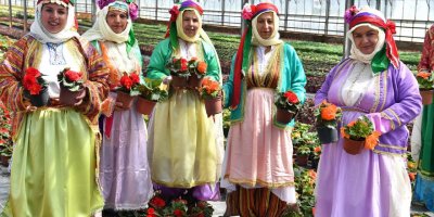 CHP'Lİ SERTEL'DEN YAKLAŞAN ANNELER GÜNÜ ÖNCESİ ÇAĞRI VAR