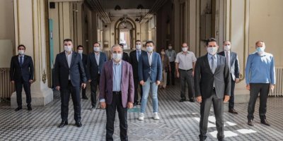 AK PARTİ İZMİR İL BAŞKANI SÜREKLİ SAĞLIKÇILAR VE ESNAFLA BAYRAMLAŞTI