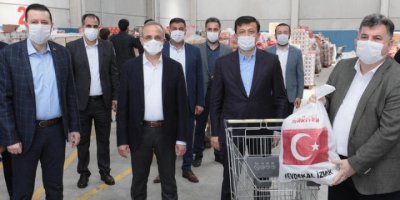 AK PARTİ İZMİR 107 BİN GIDA KOLİSİ DAĞITTI