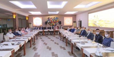 AK PARTİ İL BAŞKANI SÜREKLİ:' AYIRMIYOR, KAYIRMIYOR, ÖTEKİLEŞTİRMİYORUZ'