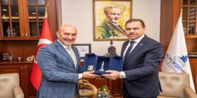 KONUK VAZO SOYER SAAT KULESİ HEDİYE ETTİ..