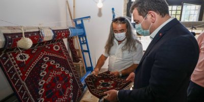 DÜNYACA ÜNLÜ YAĞCI BEDİR HALILARI BERGAMA'DA SİZİ BEKLİYOR