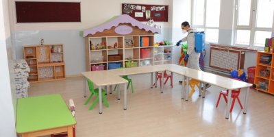 BALÇOVA BELEDİYESİ OKULLARI TEMİZLEDİ