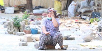 TORBALI'DA ÜZEN FOTOĞRAFLAR..KÖYLÜNÜN PAZARINI BAŞLARINA YIKTI..AK PARTİ'DEN SERT TEPKİ..