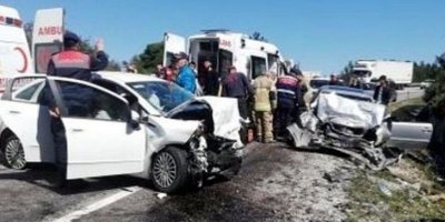 İZMİR'DE YİNE TRAFİK KAZASI..ÖLÜ VE YARALILAR VAR...