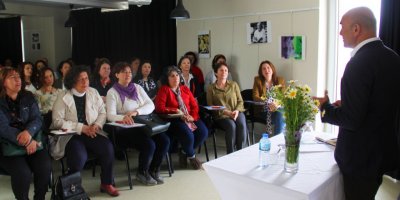 TUNÇ SOYER KADINLARA SELENDİ: 'ÖRGÜTLENİN'