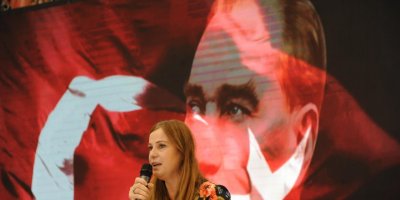 BALÇOVA BELEDİYESİ HER ÖĞRENCİYE BİLGİSAYAR HEDİYE ETTİ