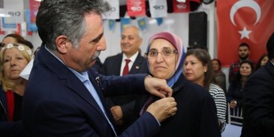 BAYRAKLI’DA AK PARTİ’DEN CHP’YE 1249 KATILIM