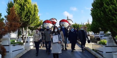 İZMİRLİ USTA GAZETECİ HAYATİ ÖZCAN ŞİİRLERLE ANILDI