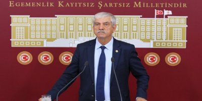 BEKO: 'İZMİR'E ŞEYH BEDREDDİN, BÖRKLÜCE MUSTAFA, HOMEROS'UN HEYKELLERİNİ DİKELİM'