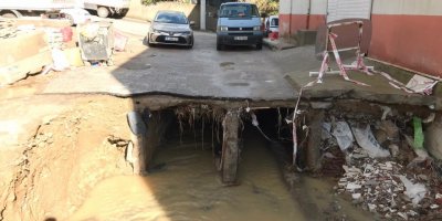 GAZİEMİR'DE YOLLAR ÇÖKTÜ.. AK PARTİLİ ATMACA'DAN ÇÖZÜM ÖNERİLERİ