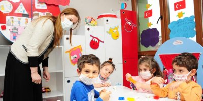 BALÇOVA'DA KARNE GÜNÜ...BAŞKAN MİNİKLERİ YALNIZ BIRAKMADI