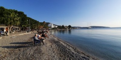 EGE'DE GÜNEŞİ GÖRENLER SAHİLE AKIN ETTİ