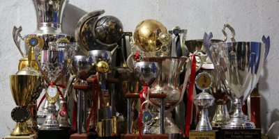 AYIP OLMADI MI MANİSALILAR..KUPALARINI BORÇLANDIKLARI KASAP ALDI