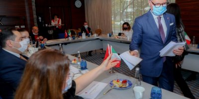 İTALYANLAR İZMİR'DE SANDIĞA GİTTİ