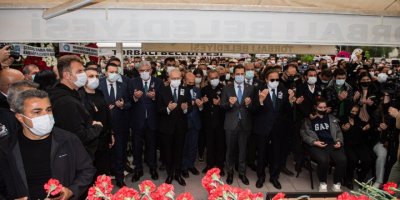 TORBALI BELEDİYE BAŞKANI KARANFİLLERLE UĞURLANDI