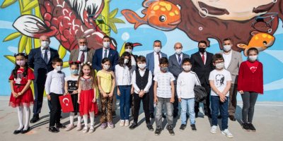 TUNÇ SOYER OKULLARI ZİYARET ETTİ