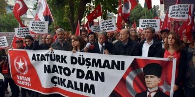 VATAN PARTİSİ İZMİR NATO ÖNÜNDE EYLEM YAPTI