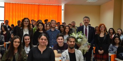 İZMİR EMNİYET MÜDÜRÜ AŞKIN ÜNİVERSİTELİLERİN KONUĞU OLDU. UYUŞTURUCUYU ANLATTI...