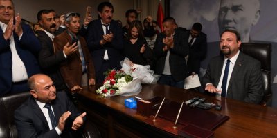 ÇİĞLİ'NİN YENİ BAŞKANI GÜMRÜKÇÜ GÖREVİ DEVRALDI