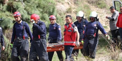 HENÜZ 14 YAŞINDAYDI...SELFY ÇEKERKEN UÇURUMA DÜŞÜP HAYATINI KAYBETTİ