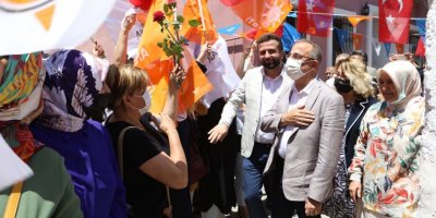 AK PARTİ İZMİR İL BAŞKANI SÜREKLİ:' ALT YAPI, TRAFİK, SU, KOKU GİBİ SORUNLARIN ÜZERİNİ ÖRTEMEZLER'