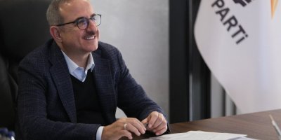 AK PARTİLİ SÜREKLİ ÖNCE BAYRAM KUTLADI SONRA SALGINA DİKKAT ÇEKTİ