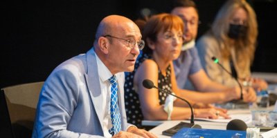 TUNÇ SOYER İZKUŞ BAŞKANI SEÇİLDİ