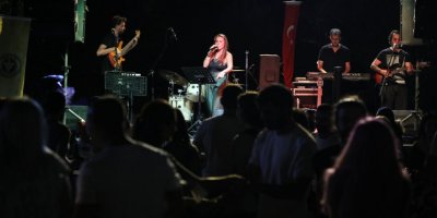 BUCA BELEDİYESİ ROCK KONSERİ VE YARIŞMA DÜZENLEDİ