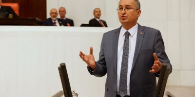 CHP İZMİR MİLLETVEKİLİ SERTEL 'FAİZSİZ EV VE ARABA SATACAĞIZ' DOLANDIRICILARINI TBMM'YE TAŞIDI