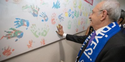 KILIÇDAROĞLU İZMİR'DE...İZMİR MARŞI İLE KARŞILANDI