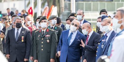 TUNÇ SOYER GAZİLER GÜNÜ TÖRENİNE KATILDI