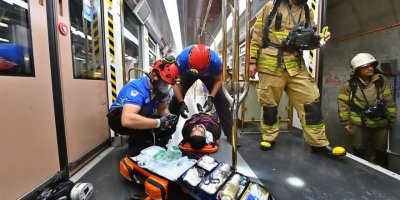 İZMİR METROSU'NDA KURTARMA OPERASYONU