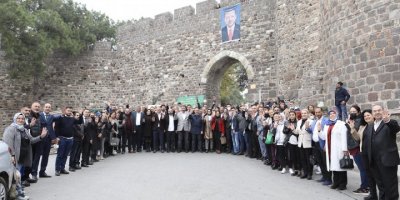 AK PARTİ İZMİR İL BAŞKANI SÜREKLİ 'ŞİKAYET' DİNLEDİ