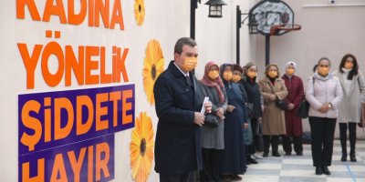 BERGAMA'DA 'KADINA ŞİDDETE DUR' ETKİNLİĞİ