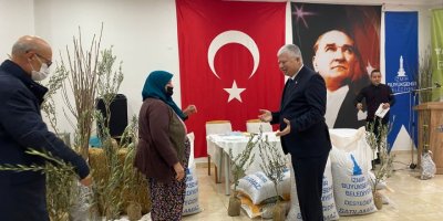 İZMİR BÜYÜKŞEHİR'DEN BEYDAĞLI ÜRETİCİYE YEM VE FİDE DESTEĞİ