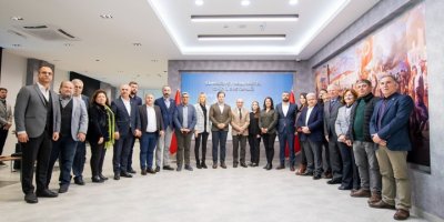 TUNÇ SOYER PARTİSİNİ ZİYARET ETTİ