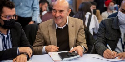 TUNÇ SOYER GENÇLERLE BİR ARAYA GELDİ