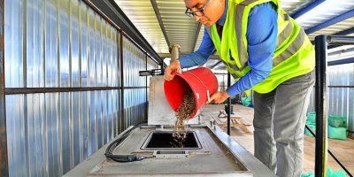 İZMİR'DE BİTKİ ATIKLARI EKONOMİYE KAZANDIRILIYOR