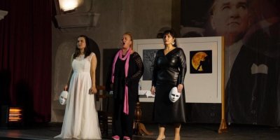 'SADECE KADIN' BAYRAKLI'DA SAHNELENECEK