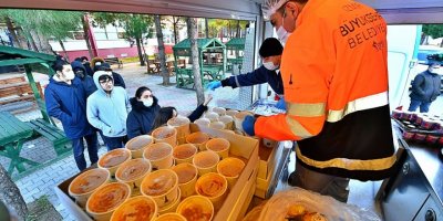 İZMİR BÜYÜKŞEHİR'DEN BİR ÜNİVERSİTEYE DAHA SICAK YEMEK