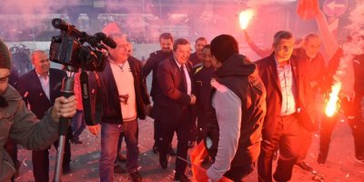 ROMANLARDAN BATUR'A COŞKULU KARŞILAMA