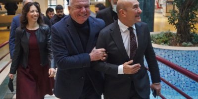 SORUŞTURMA GEÇİREN KEMALPAŞA BELEDİYESİ'NE SOYER'DEN MORAL ZİYARETİ