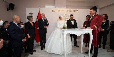 KEMAL KILIÇDAROĞLU İZMİR'DE NİKAH ŞAHİTLİĞİ YAPTI