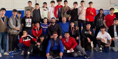 BAYRAKLILI GÜREŞÇİLER İZMİR ŞAMPİYONU OLDU