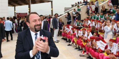 ÇİĞLİ BELEDİYE BAŞKANI GÜMRÜKÇÜ'DEN ÇOCUKLARA 23 NİSAN MÜJDESİ