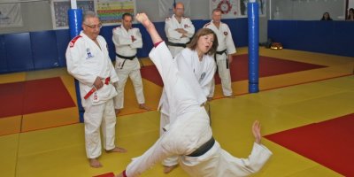 İZMİR BÜYÜKŞEHİR'DEN KADINLARA ŞİDDETE KARŞI JUDO EĞİTİMİ