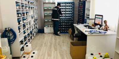 İZMİR'DE LÜKS VİLLAYA ELEKTRONİK SİGARA BASKINI