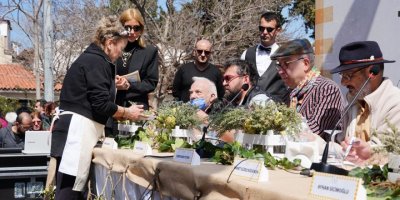 ÇEŞME'DE OTLAR VE YEMEKLER YARIŞTI